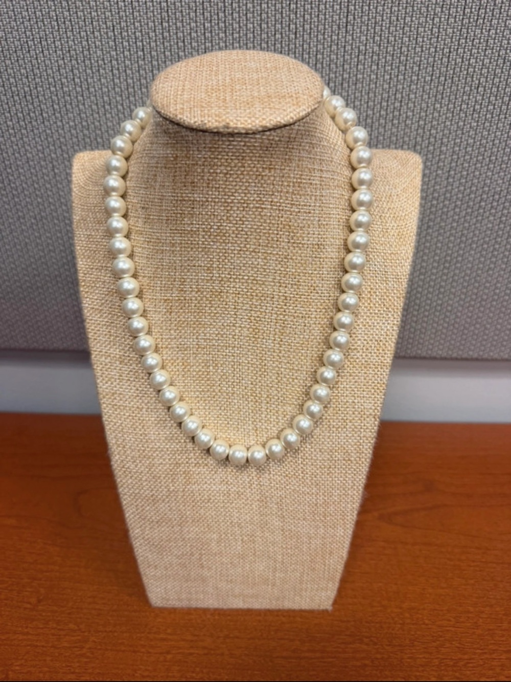 Classic White Chinky Faux Pearl Necklace Elegant Women’s Jewelry